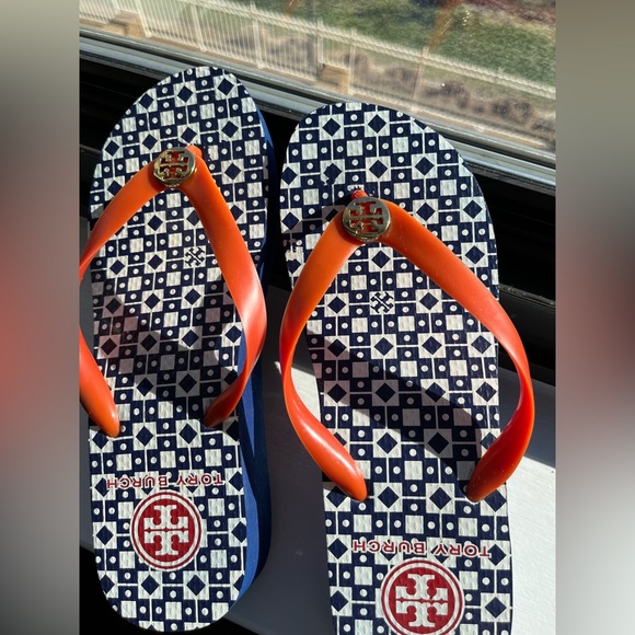 Tory Burch Platform Flip Flops. Size 9. Printed blue with orange strap. - Picture 2 of 5